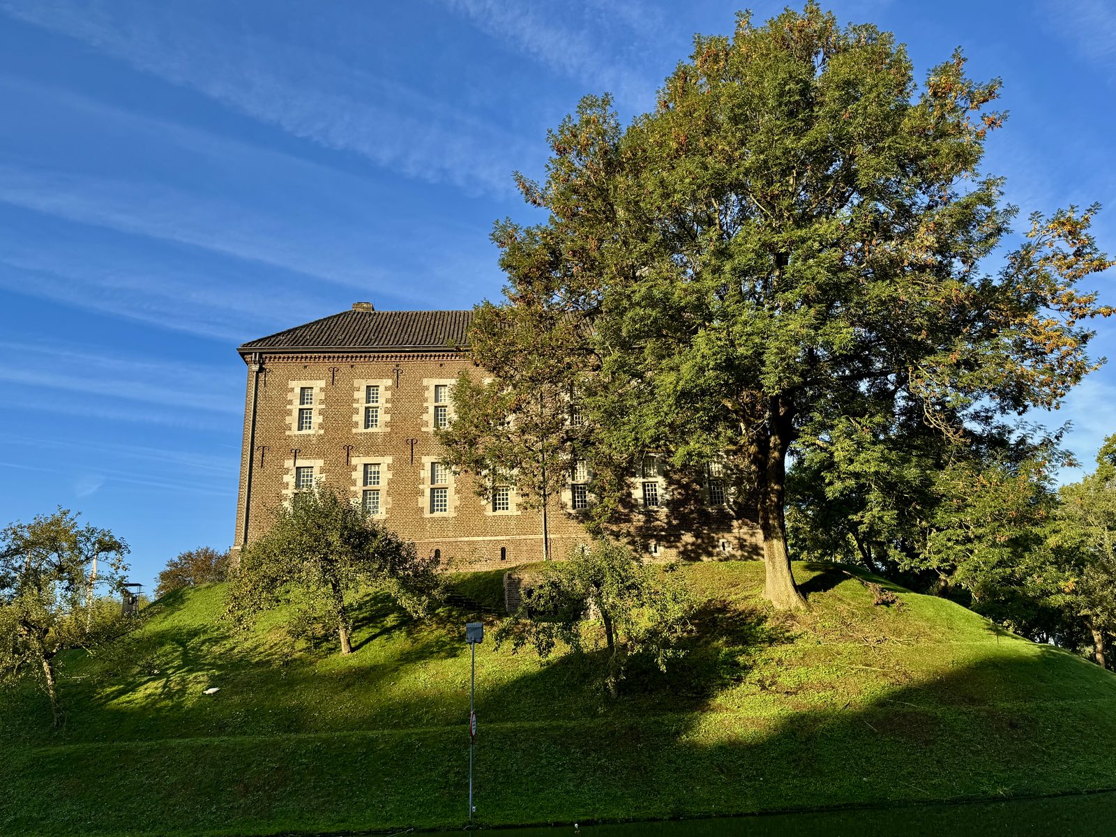 Kasteel Limbricht in de vroege ochtend van 23 september