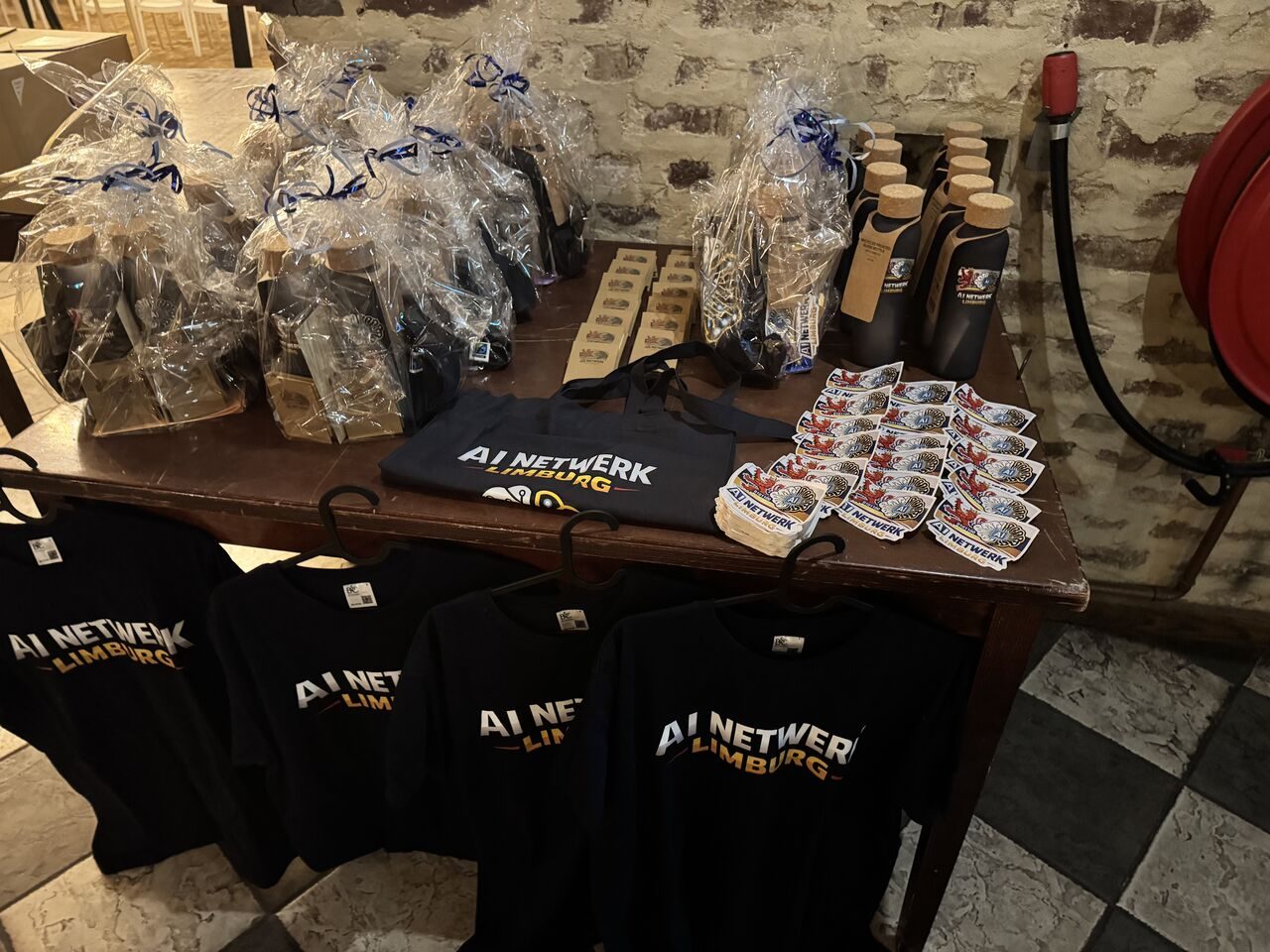 Shirts en stickers van het Limburg AI Netwerk